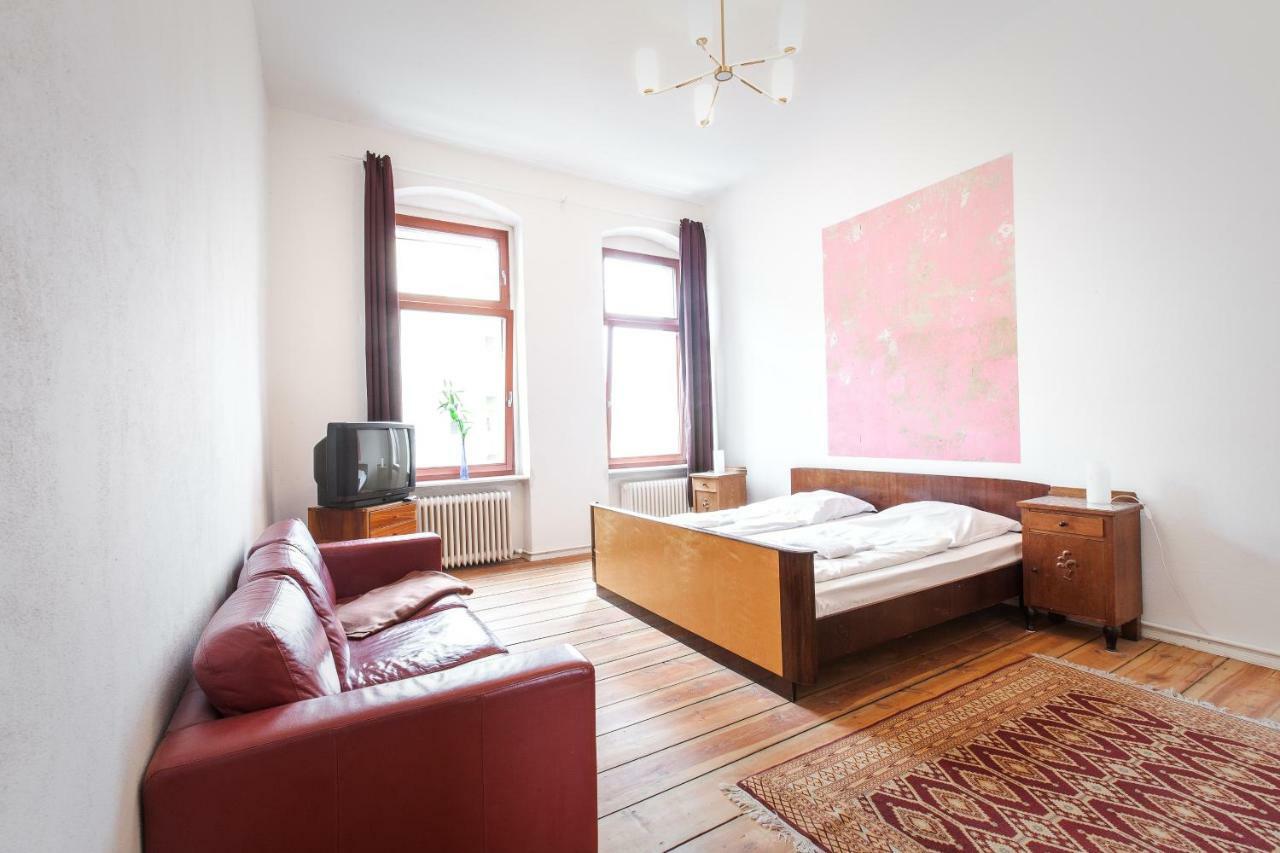 3 Bedroom Apartment Берлин Екстериор снимка